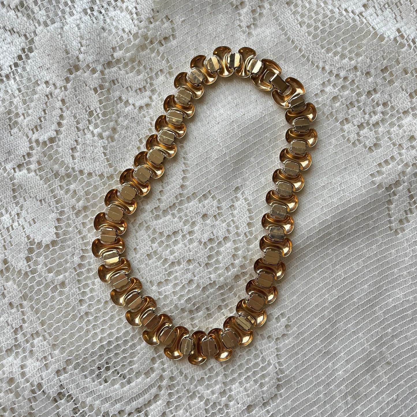 colar dourado 80s