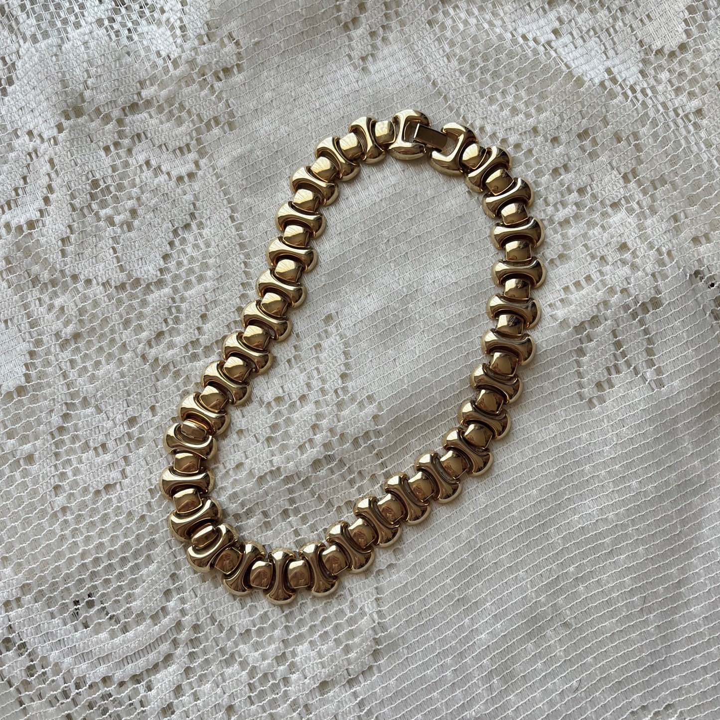 colar dourado 80s