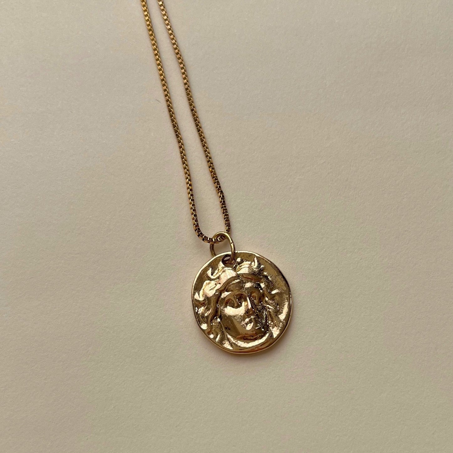 colar vintage medalha