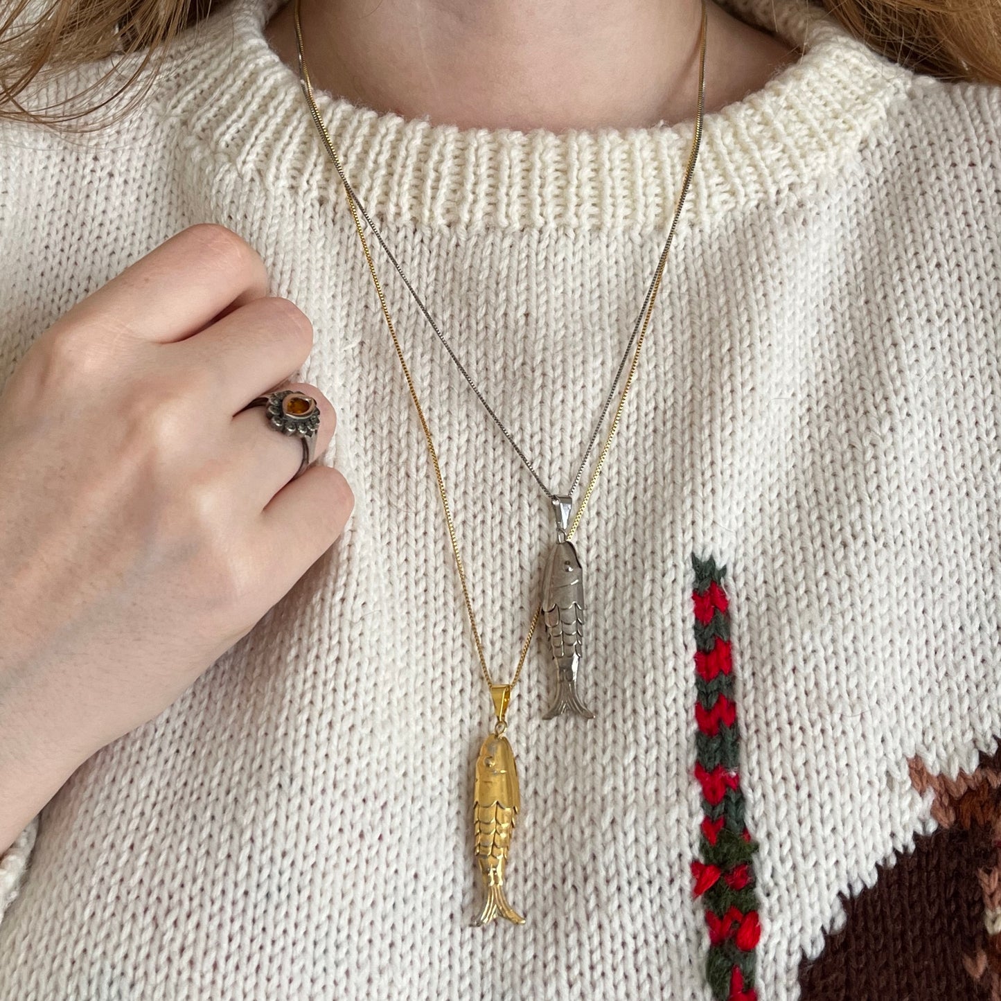 colar peixe dourado