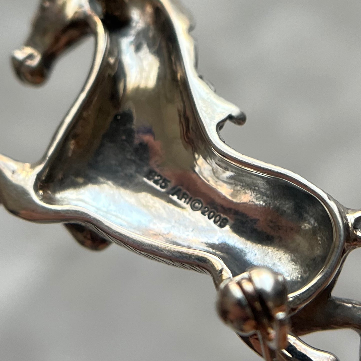 broche cavalo prata