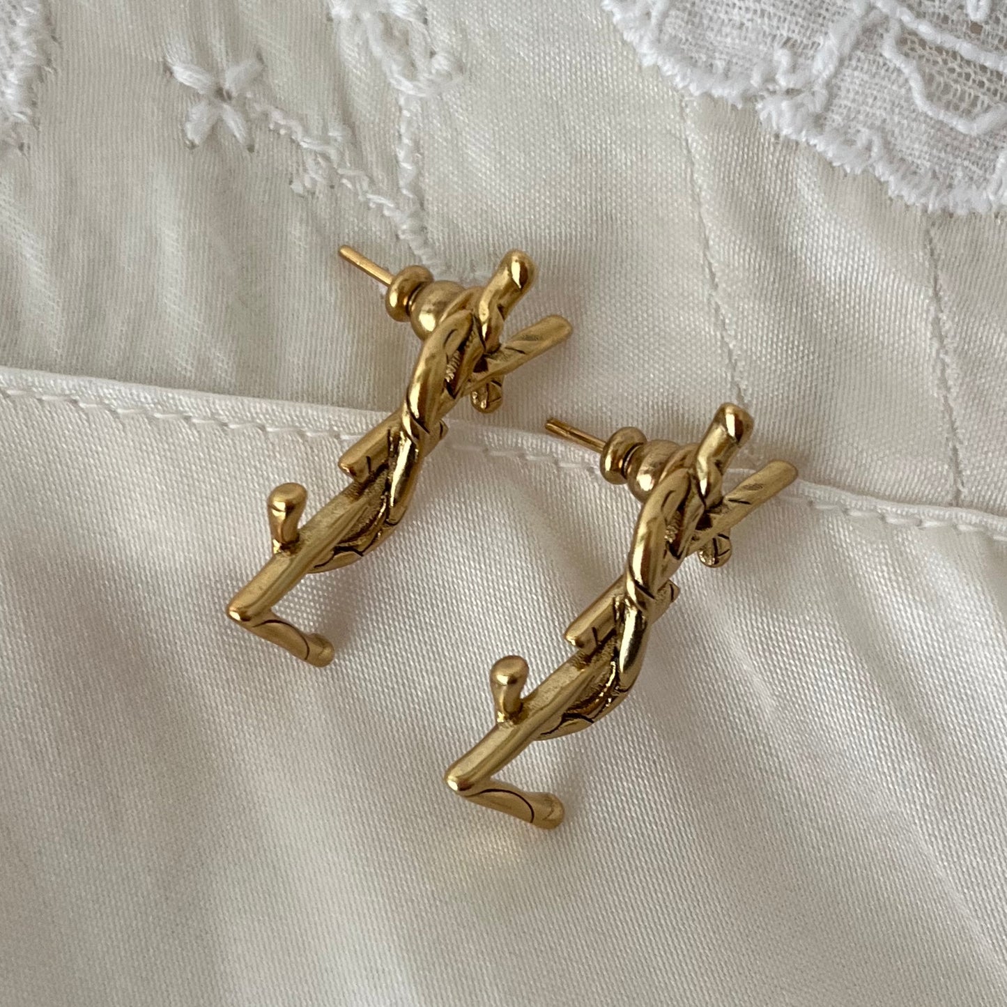 brincos Yves Saint Laurent