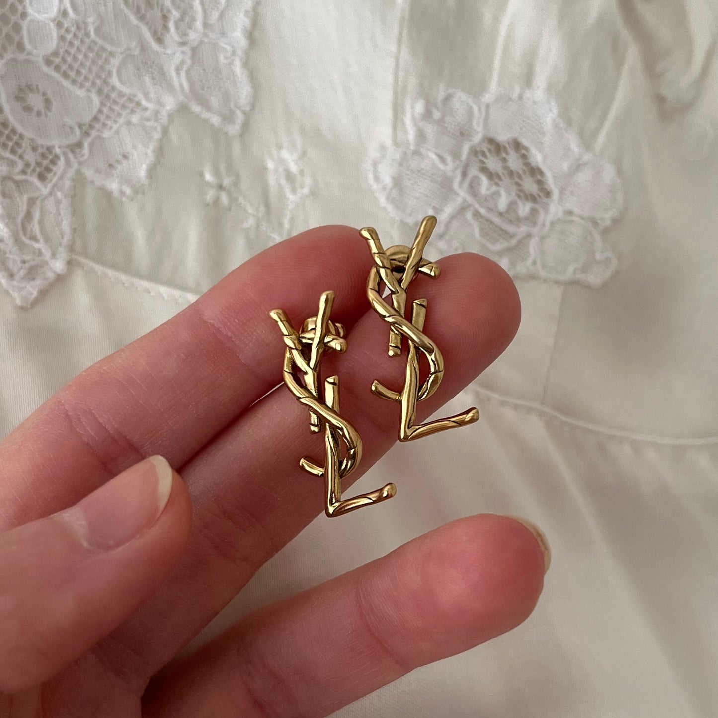 brincos Yves Saint Laurent