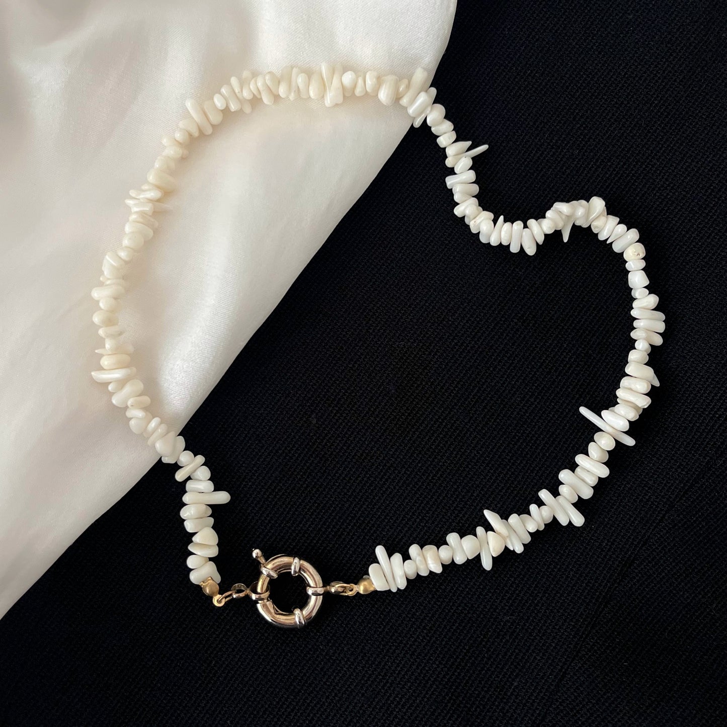 colar coral branco