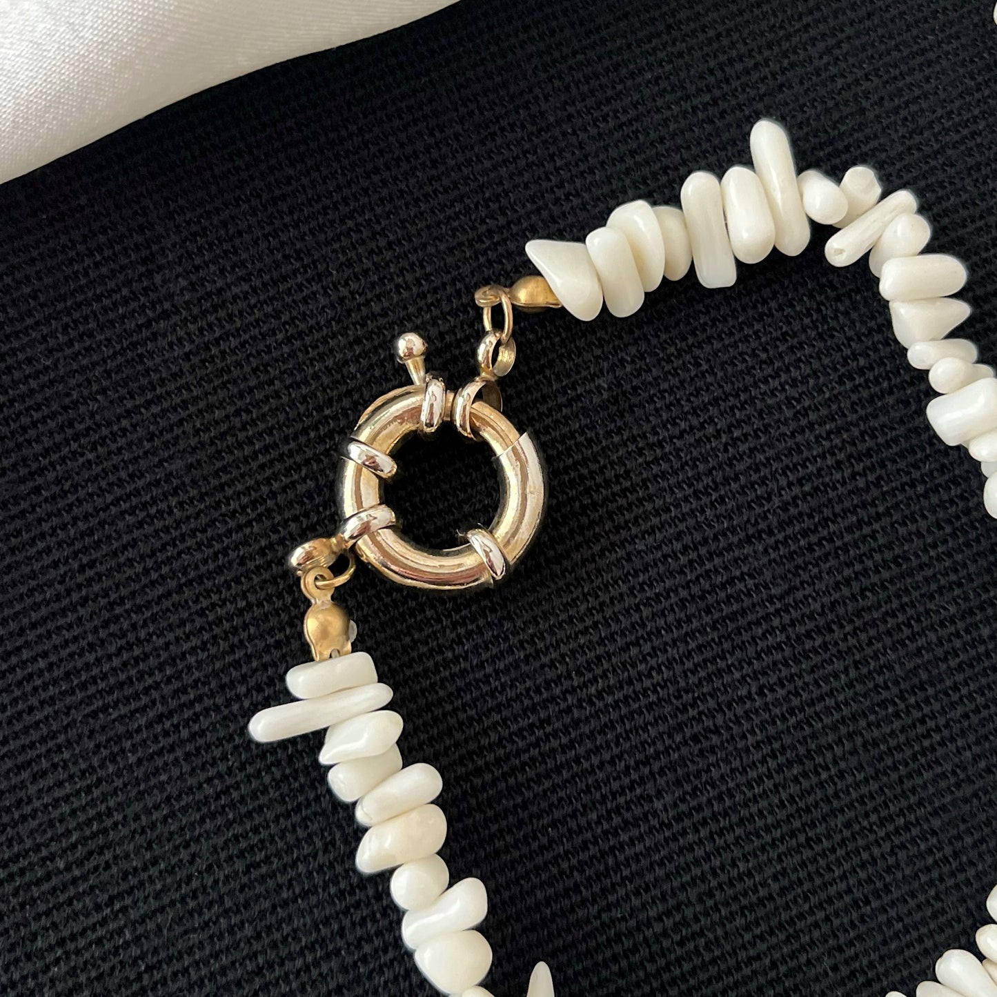 colar coral branco