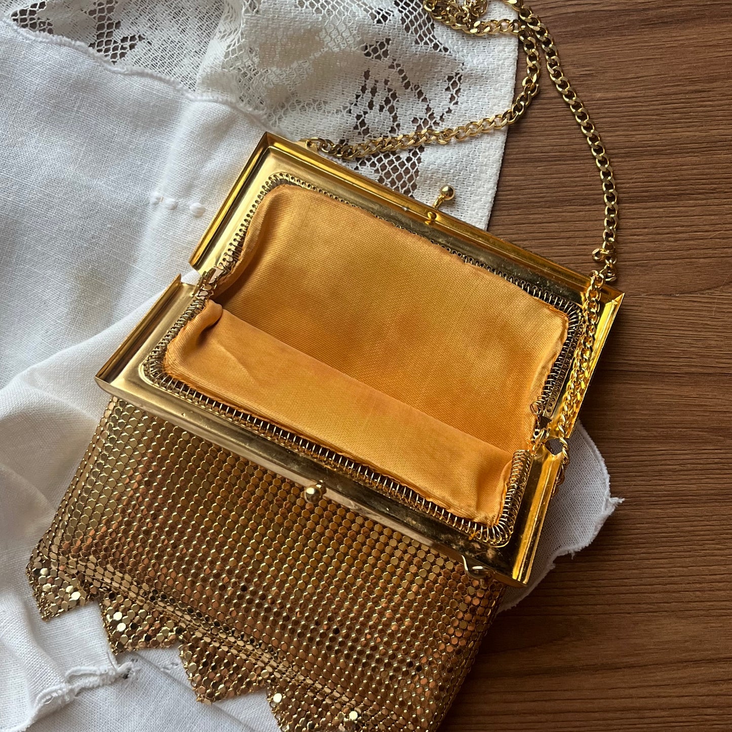 bolsa vintage dourada
