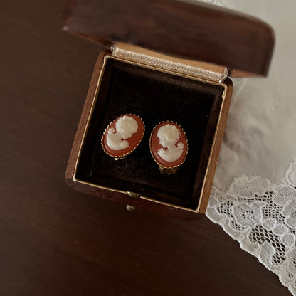 brincos vintage camafeu