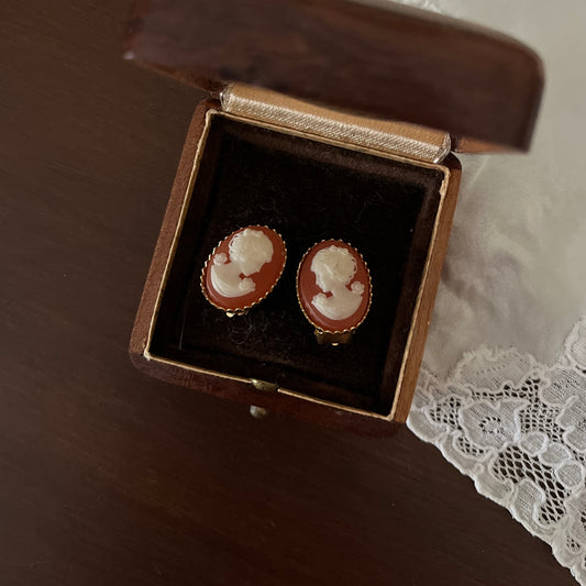 brincos vintage camafeu