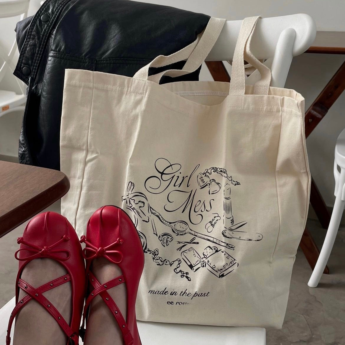 tote bag girl mess