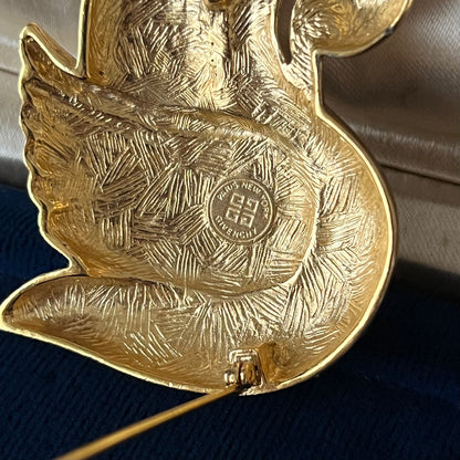 broche cisne Givenchy