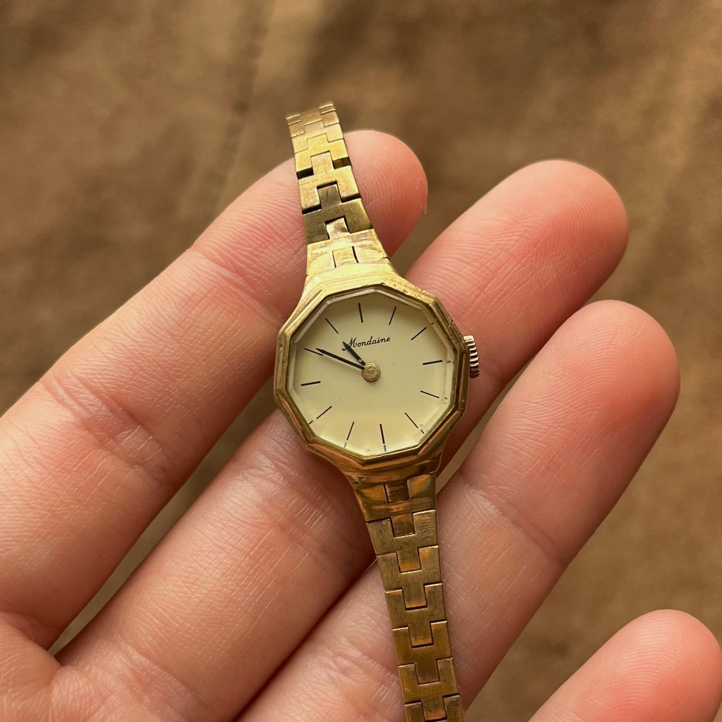 relógio mondaine