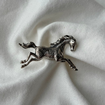 broche cavalo prata