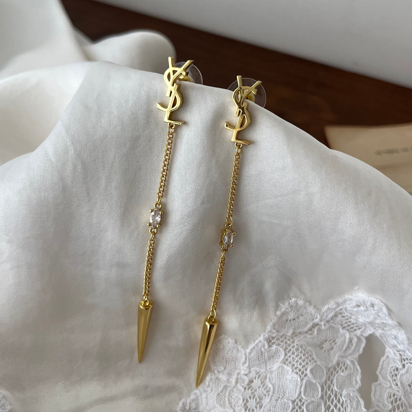 brincos yves saint laurent II