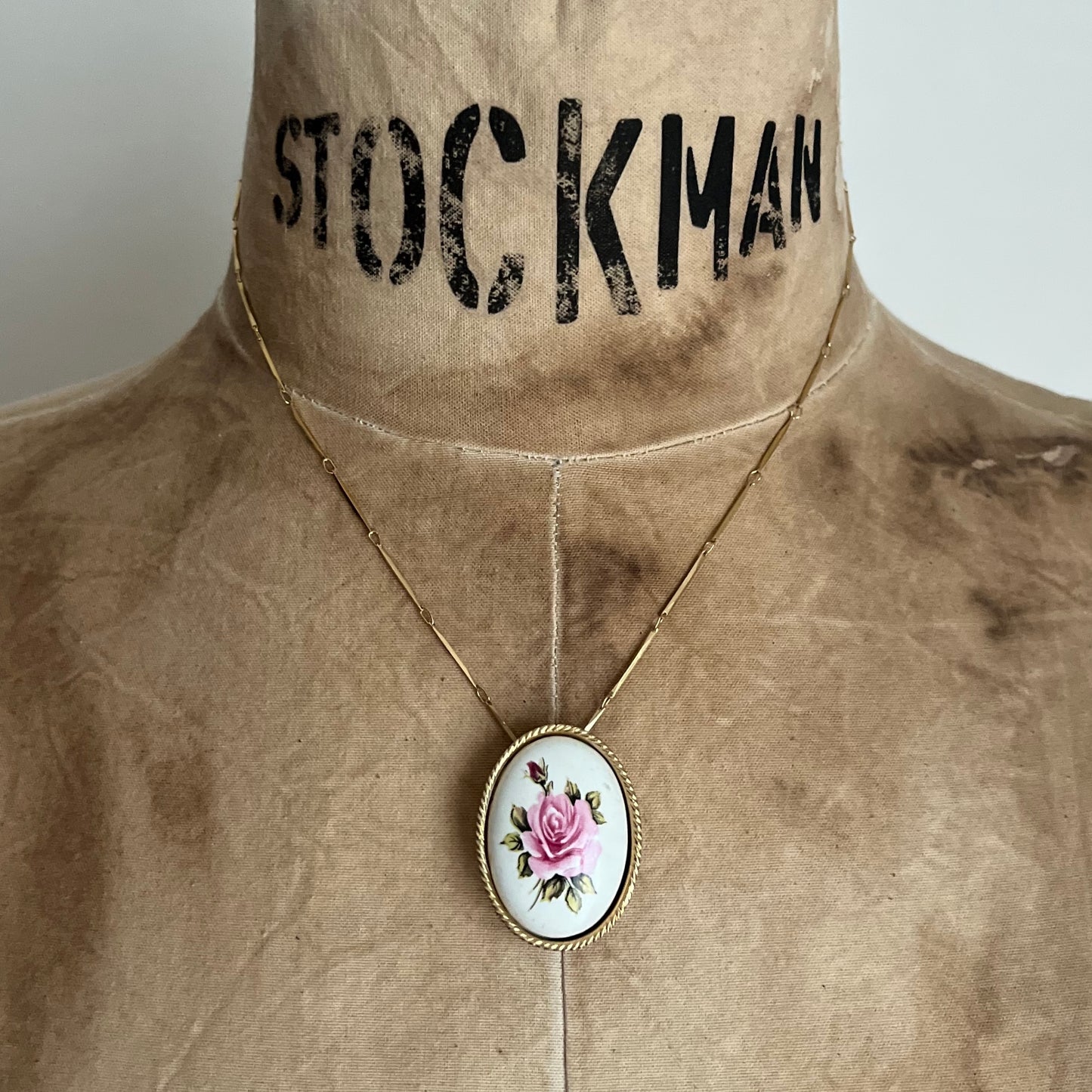 broche pink rose