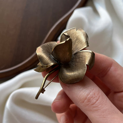 broche rosa de bronze