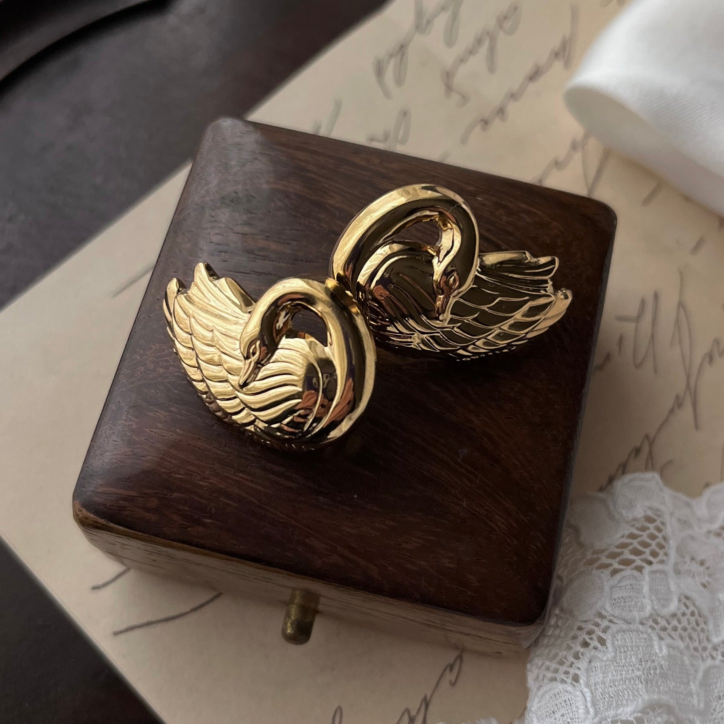 brincos swan